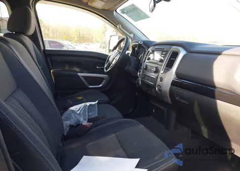 2017 Nissan Titan Xd Sv Gas z USA, uszkodzony, nr VIN 1N6AA1C3XHN558964